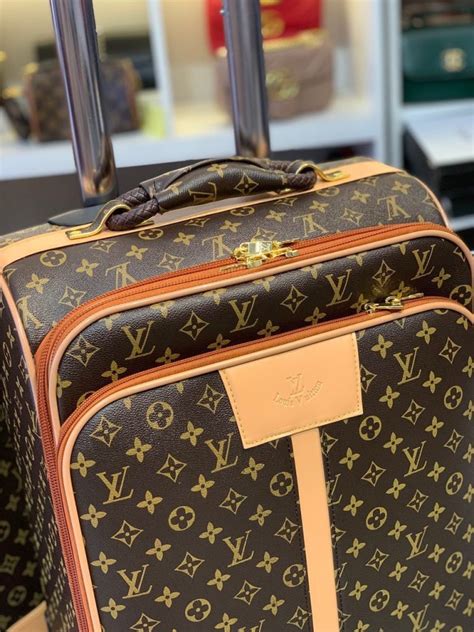 giá vali louis vuitton.